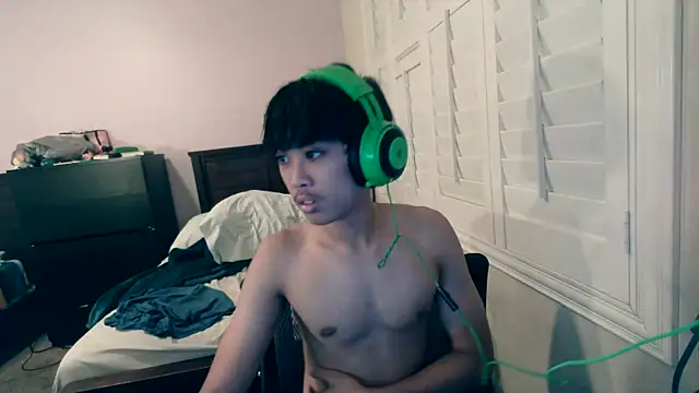 Snapshot of youngasianboy2007 chatting on October 16, 2:52 am youngasianboy2007 online show from October 16, 2:52 am