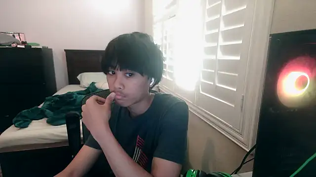 Snapshot of youngasianboy2007 chatting on October 20, 10:13 pm youngasianboy2007 online show from October 20, 10:13 pm