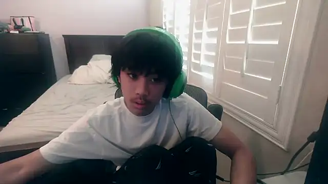 Snapshot of youngasianboy2007 chatting on October 29, 4:21 pm youngasianboy2007 online show from October 29, 4:21 pm