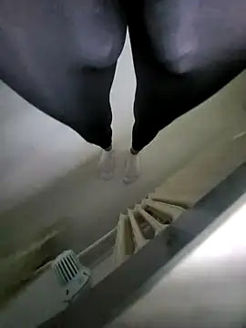 Snapshot of rezzzze chatting on November 1, 2:32 pm rezzzze online show from November 1, 2:32 pm