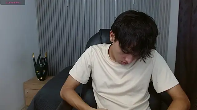 StiwenTwink online show from April 8, 2:15 pm