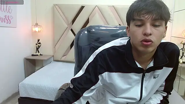 StiwenTwink online show from March 26, 2:54 pm