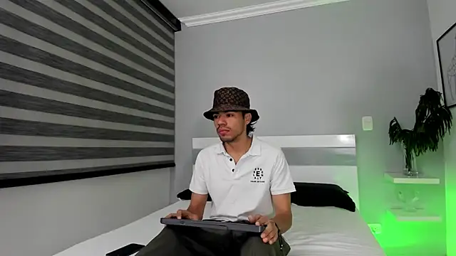 ZaynShadow online show from October 18, 5:23 am