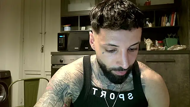 MasculineGuy99 online show from May 19, 11:33 pm
