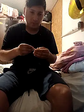 Chyynoxxx online show from December 2, 4:10 pm