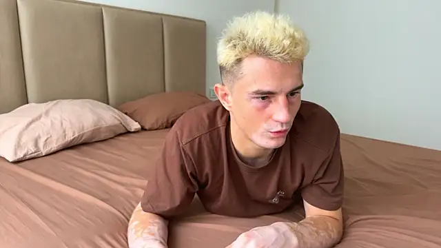 YummyGann online show from December 23, 4:32 am