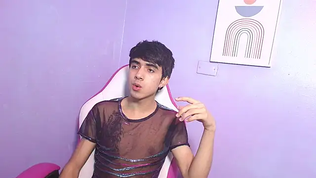 Hottie Guy online show from December 17, 5:41 pm