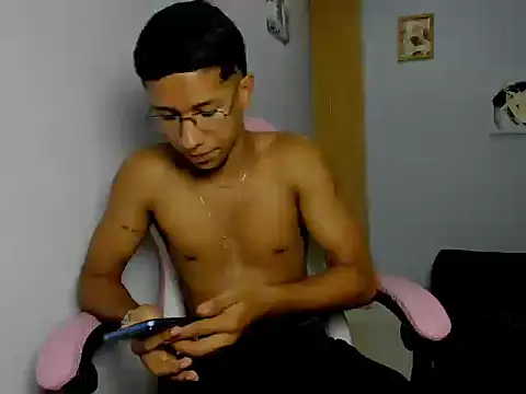 MaxVibe420 online show from October 5, 7:29 pm