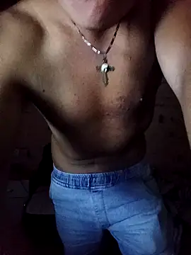 Snapshot of Alex321Flores chatting on October 21, 11:18 pm Alex321Flores online show from October 21, 11:18 pm