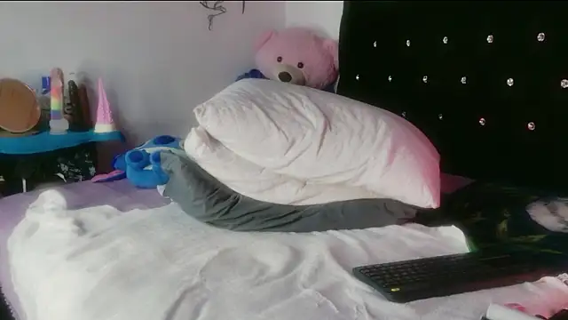 Tyler cat online show from March 31, 4:14 am