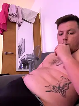 Youngsmoothplays12 online show from October 15, 9:33 pm