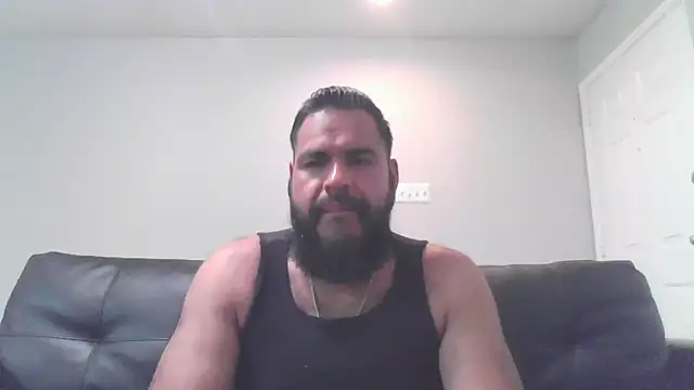 Snapshot of BigJohnBear39 chatting on October 18, 5:12 am BigJohnBear39 online show from October 18, 5:12 am