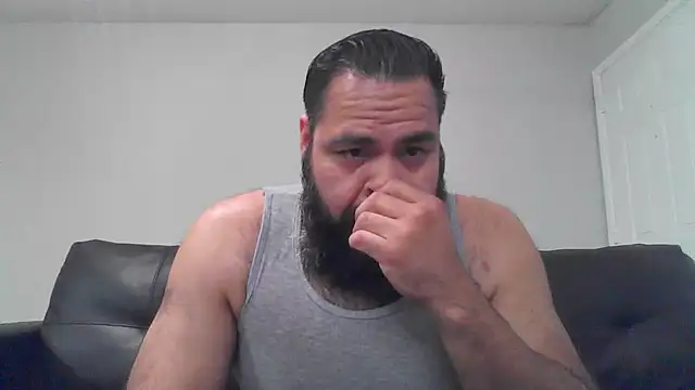 Snapshot of BigJohnBear39 chatting on October 31, 5:09 am BigJohnBear39 online show from October 31, 5:09 am