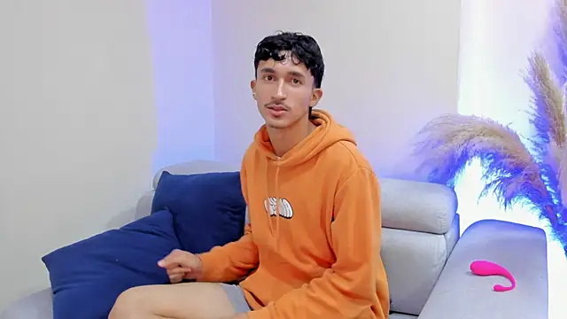 Snapshot of TOBIASFERRER chatting on October 9, 12:54 pm TOBIASFERRER online show from October 9, 12:54 pm