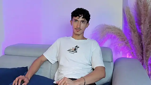 Snapshot of TOBIASFERRER chatting on October 21, 8:45 pm TOBIASFERRER online show from October 21, 8:45 pm