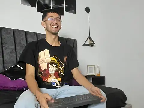 ianthompsoncut online show from November 7, 5:22 am