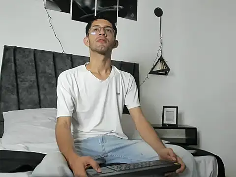 ianthompsoncut online show from November 13, 12:43 pm