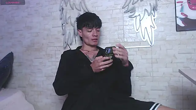 alex russo   online show from March 31, 10:00 pm