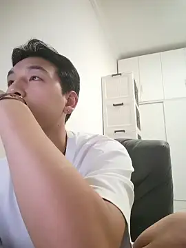 Snapshot of xqcbb_10 chatting on October 18, 5:51 pm xqcbb 10 online show from October 18, 5:51 pm