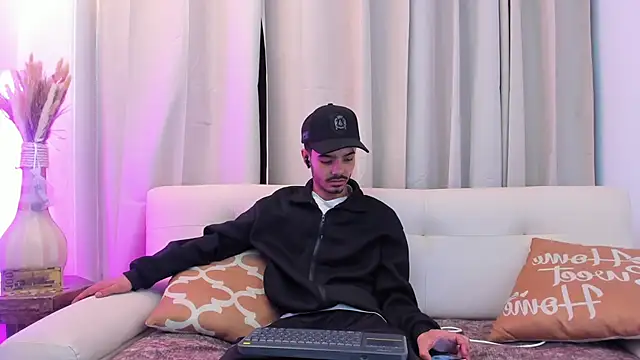 Timothe Evans online show from February 1, 4:11 am