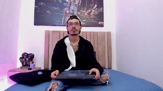 Timothe Evans online show from December 23, 4:10 am