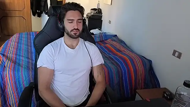 Al3xox02 online show from April 27, 1:51 pm