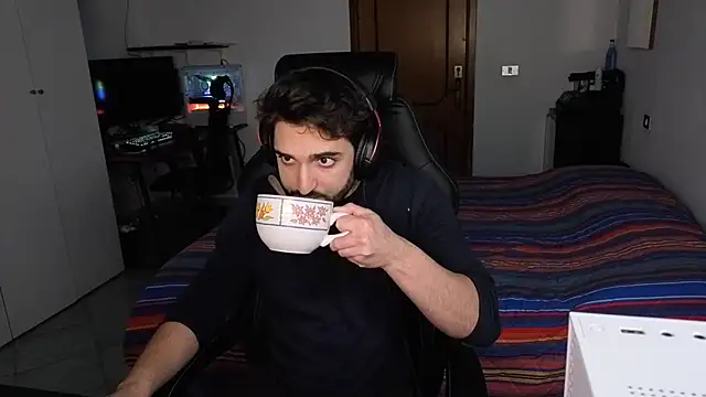 Al3xox02 online show from March 1, 7:35 pm