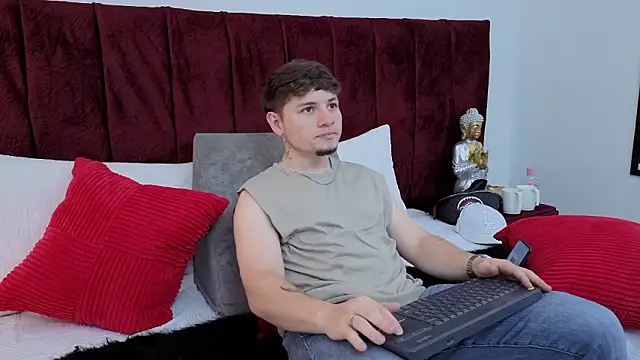 Leoo Miller online show from March 17, 4:15 am