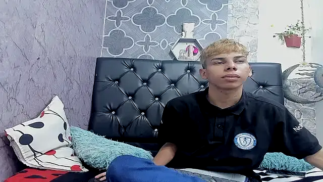 sexyboys cutex18 online show from March 31, 6:31 pm