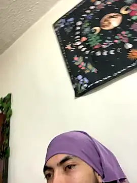 cutehippieboi online show from October 8, 3:11 am