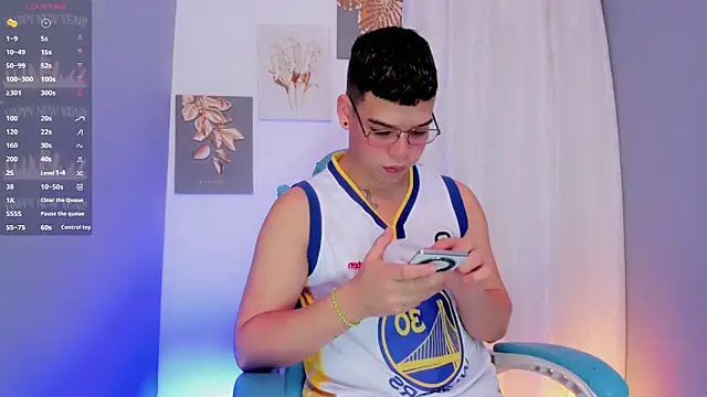 alex boyy online show from November 7, 11:52 pm