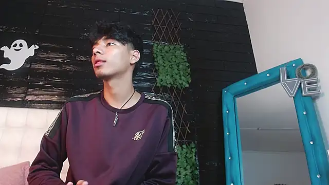 tyler wolf1  online show from November 4, 12:28 pm