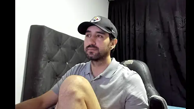 Snapshot of coolfriki chatting on October 28, 3:31 am coolfriki online show from October 28, 3:31 am