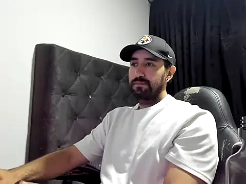 Snapshot of coolfriki chatting on October 12, 3:11 am coolfriki online show from October 12, 3:11 am