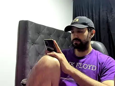 Snapshot of coolfriki chatting on October 15, 3:14 am coolfriki online show from October 15, 3:14 am