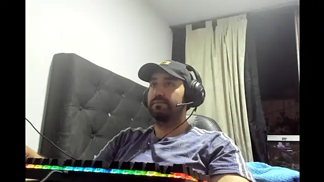 coolfriki online show from May 2, 1:19 am