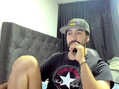 Snapshot of coolfriki chatting on October 10, 3:00 am coolfriki online show from October 10, 3:00 am