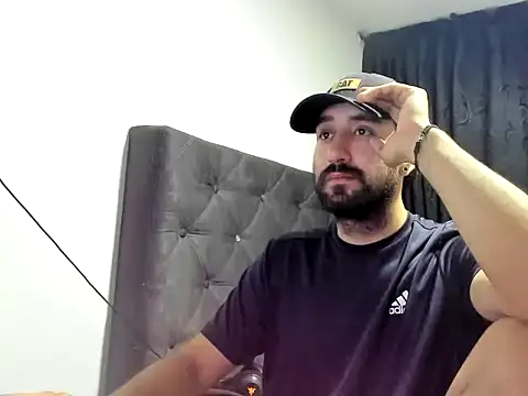 Snapshot of coolfriki chatting on October 20, 6:06 am coolfriki online show from October 20, 6:06 am