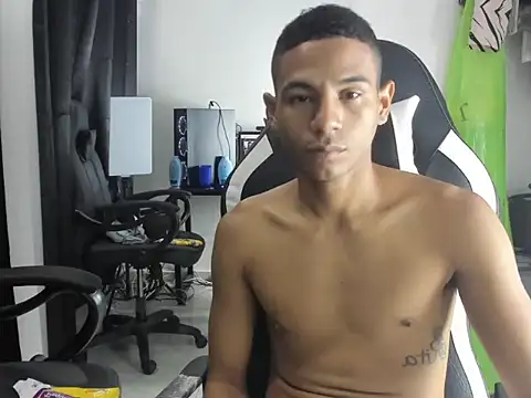 Latin Boy420 online show from November 13, 5:56 am