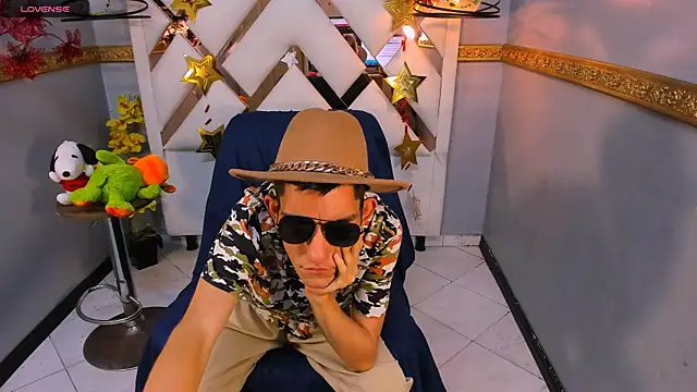 Snapshot of sexdumbi chatting on October 18, 9:53 pm sexdumbi online show from October 18, 9:53 pm