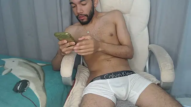 Snapshot of andresnoir_ chatting on October 19, 3:04 pm andresnoir  online show from October 19, 3:04 pm