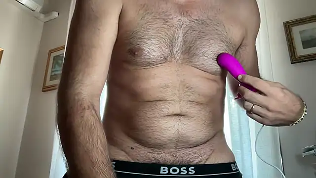 Snapshot of MarioDragon101_ chatting on October 13, 10:32 am MarioDragon101  online show from October 13, 10:32 am