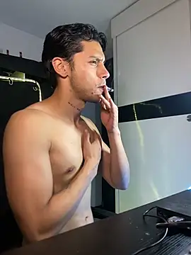 Snapshot of ErosDominant chatting on October 16, 6:21 am ErosDominant online show from October 16, 6:21 am