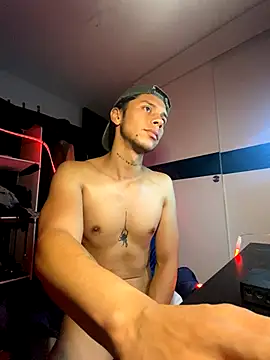 Snapshot of ErosDominant chatting on October 19, 7:22 am ErosDominant online show from October 19, 7:22 am