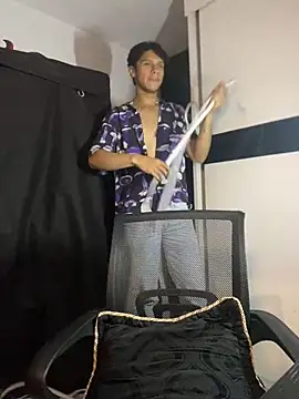 Snapshot of ErosDominant chatting on October 25, 4:25 am ErosDominant online show from October 25, 4:25 am