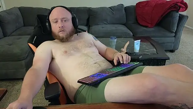 Snapshot of theballboy1 chatting on October 19, 12:15 am theballboy1 online show from October 19, 12:15 am