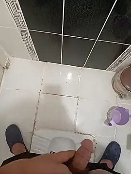 Snapshot of herz19033 chatting on October 18, 1:38 pm herz19033 online show from October 18, 1:38 pm