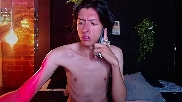 Snapshot of camerongrey chatting on October 21, 1:52 am camerongrey online show from October 21, 1:52 am