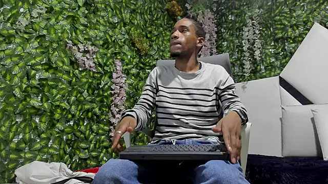 Snapshot of REDBRYAN_EBANO chatting on October 28, 7:27 pm REDBRYAN EBANO online show from October 28, 7:27 pm