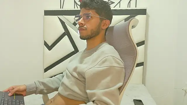 ALANVILLA LOBO online show from October 11, 7:29 pm